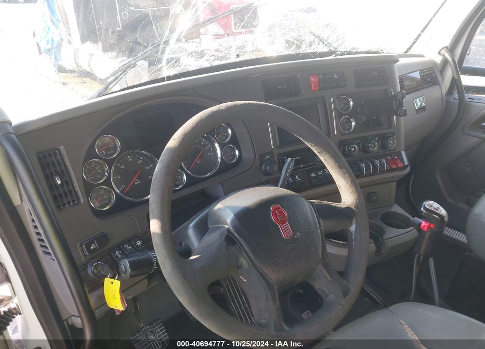 2018 KENWORTH T680 VIN: 1XKYDP9X8JJ180909