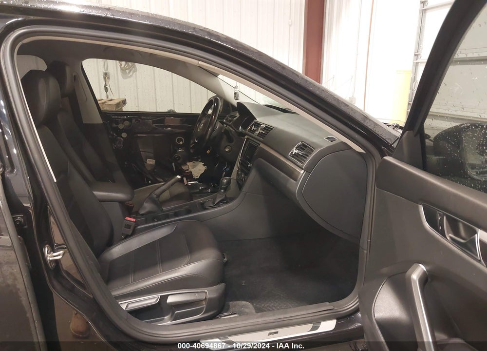 2018 VOLKSWAGEN PASSAT 2.0T R-LINE/2.0T S VIN: 1VWAA7A35JC040073
