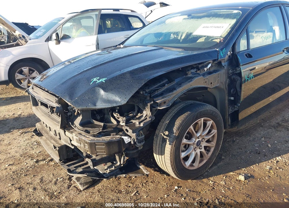 2018 FORD FUSION S VIN: 3FA6P0G70JR192844