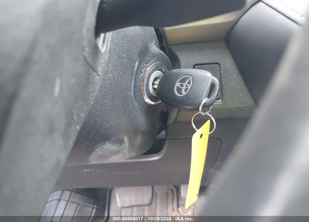 2015 TOYOTA RAV4 XLE VIN: 2T3RFREV3FW296778
