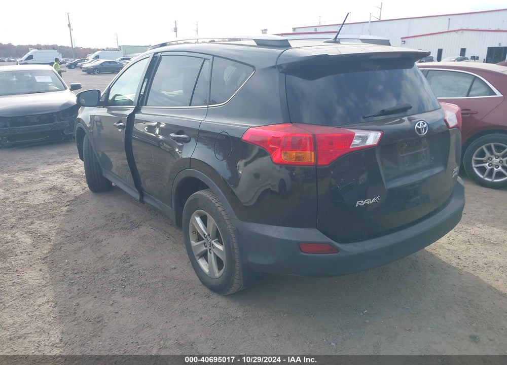 2015 TOYOTA RAV4 XLE VIN: 2T3RFREV3FW296778