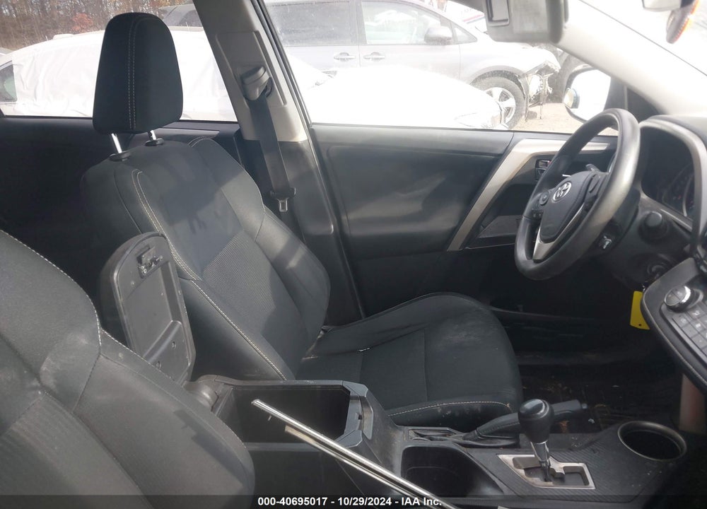 2015 TOYOTA RAV4 XLE VIN: 2T3RFREV3FW296778
