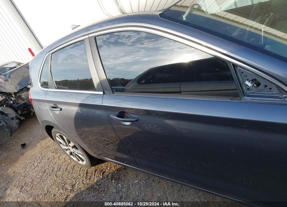 2018 HYUNDAI ELANTRA GT VIN: KMHH35LE2JU029990