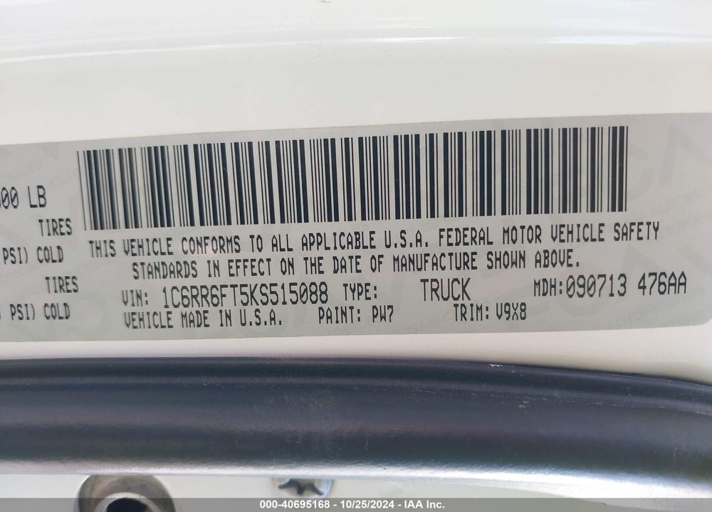 2019 RAM 1500 CLASSIC EXPRESS  4X2 6'4 BOX VIN: 1C6RR6FT5KS515088