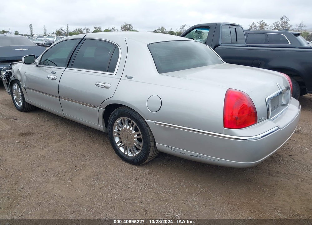 2007 LINCOLN TOWN CAR SIGNATURE LIMITED VIN: 1LNHM82W17Y620242