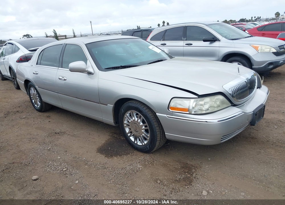 2007 LINCOLN TOWN CAR SIGNATURE LIMITED VIN: 1LNHM82W17Y620242