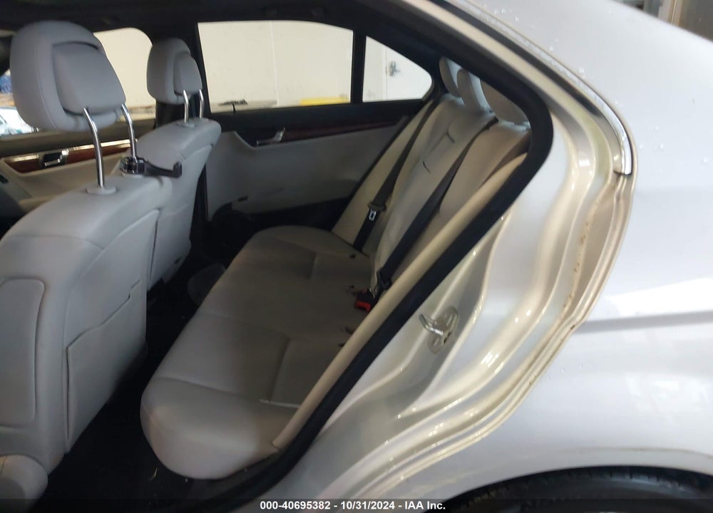 2011 MERCEDES-BENZ C 300 LUXURY/SPORT VIN: WDDGF5EB9BR146535