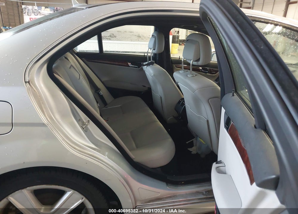 2011 MERCEDES-BENZ C 300 LUXURY/SPORT VIN: WDDGF5EB9BR146535