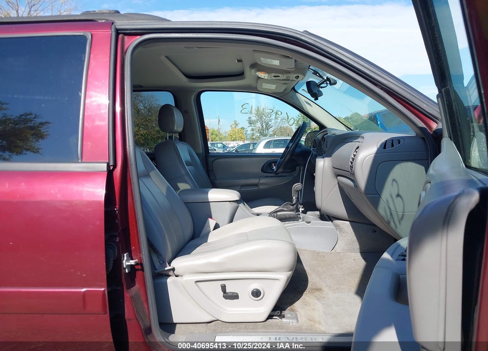2005 CHEVROLET TRAILBLAZER LT VIN: 1GNDT13S652174332