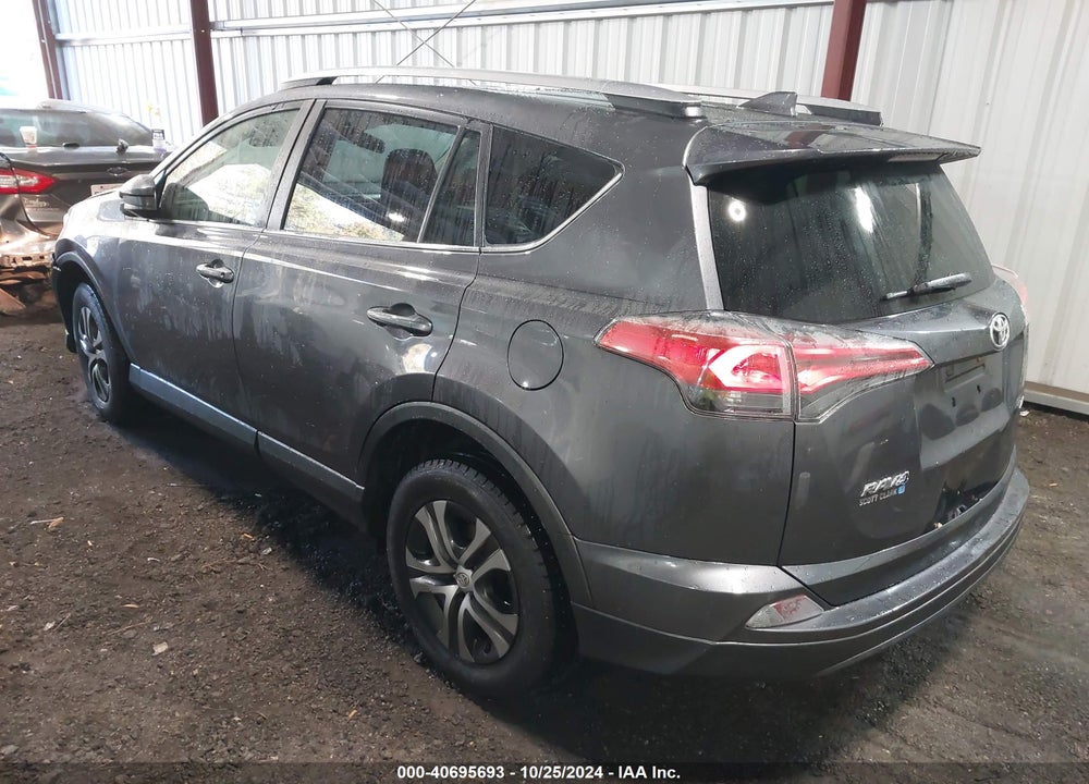 2018 TOYOTA RAV4 LE VIN: 2T3ZFREV8JW449860