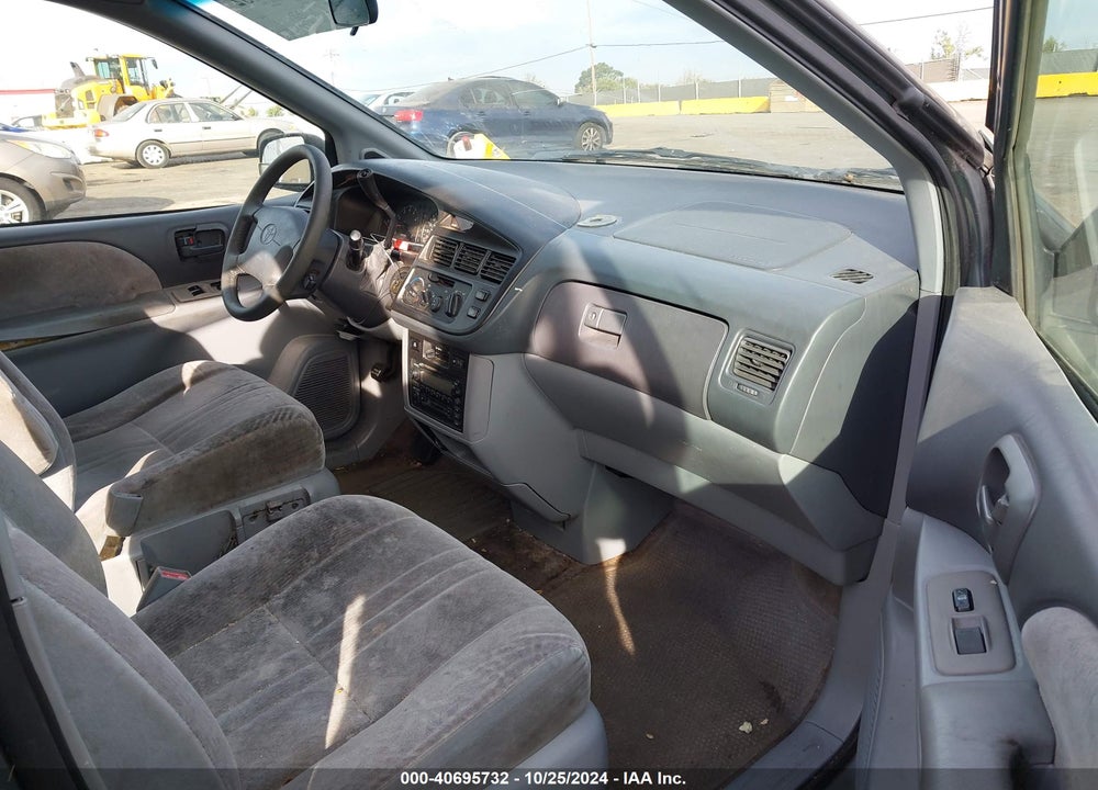 2000 TOYOTA SIENNA XLE VIN: 4T3ZF13C7YU222463