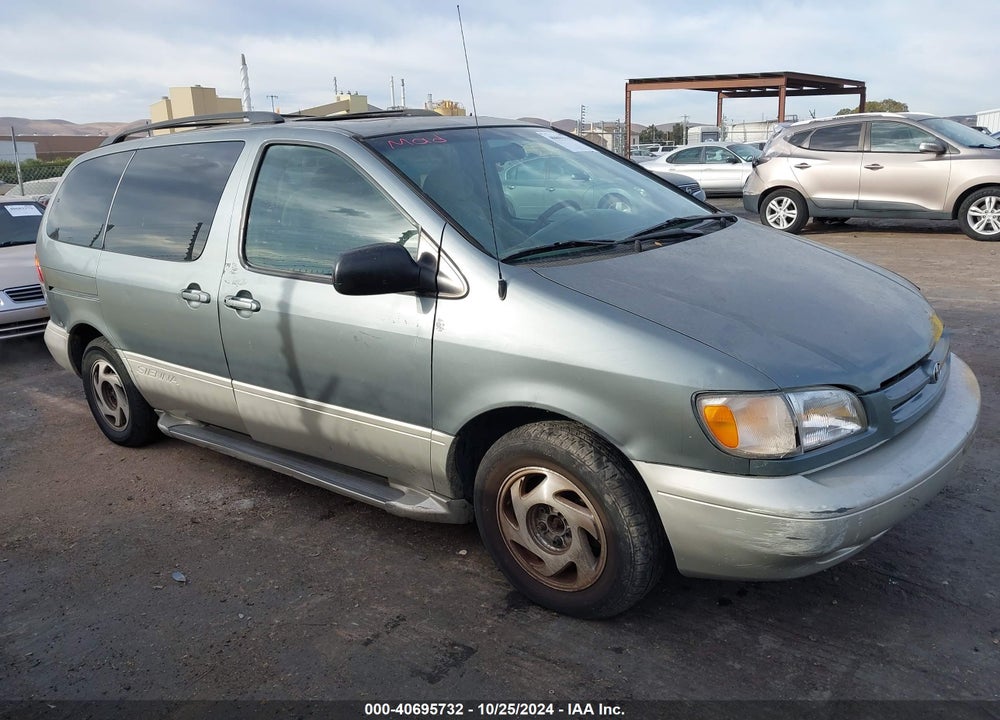 2000 TOYOTA SIENNA XLE VIN: 4T3ZF13C7YU222463