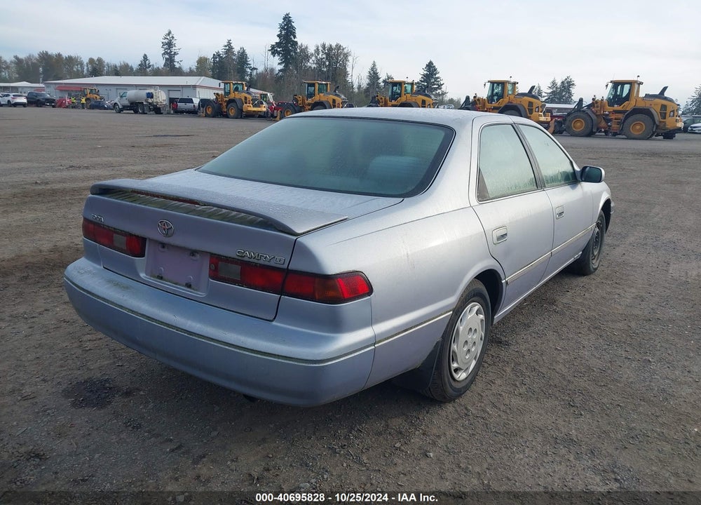 1998 TOYOTA CAMRY LE VIN: JT2BG22K2W0184938