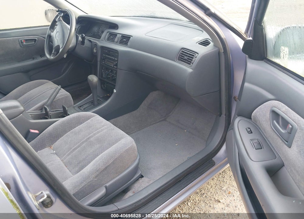 1998 TOYOTA CAMRY LE VIN: JT2BG22K2W0184938