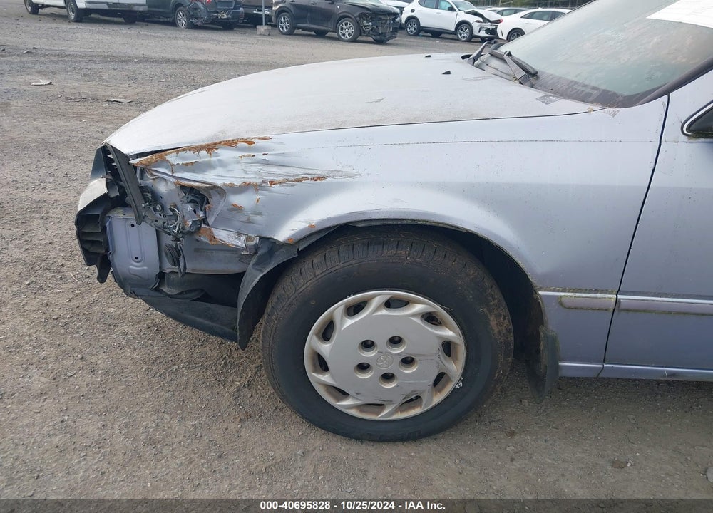 1998 TOYOTA CAMRY LE VIN: JT2BG22K2W0184938