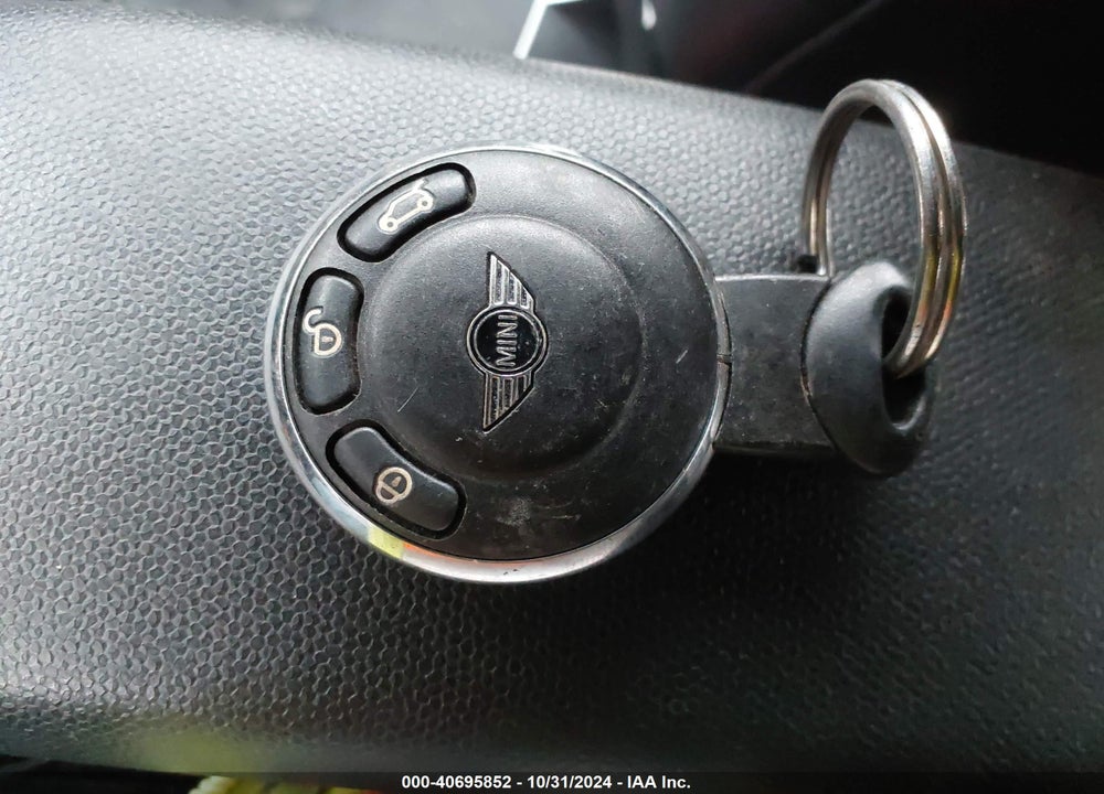 2014 MINI PACEMAN COOPER S VIN: WMWSS7C55EWS44439