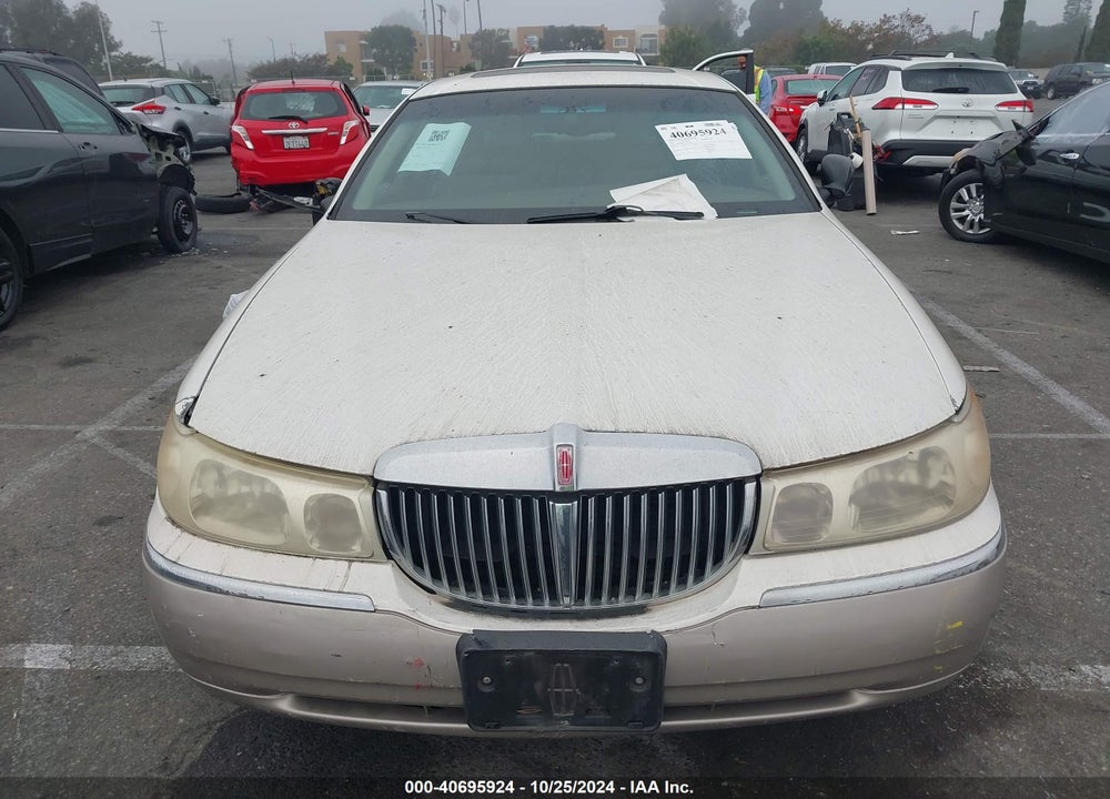 2001 LINCOLN TOWN CAR SIGNATURE VIN: 1LNHM82W21Y637350