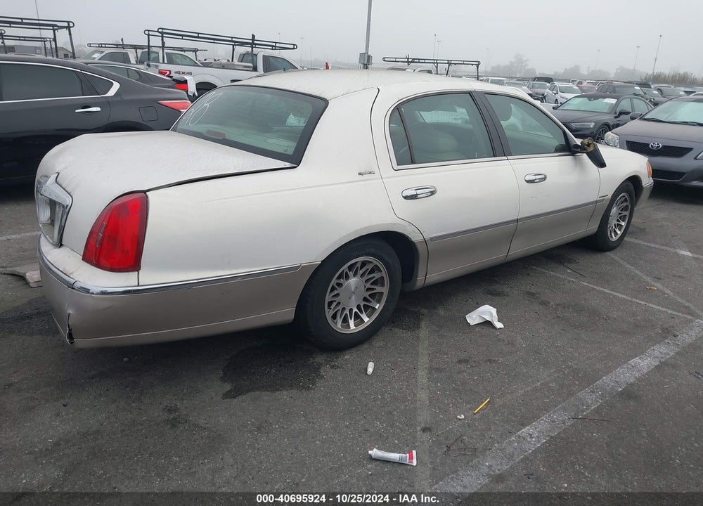 2001 LINCOLN TOWN CAR SIGNATURE VIN: 1LNHM82W21Y637350