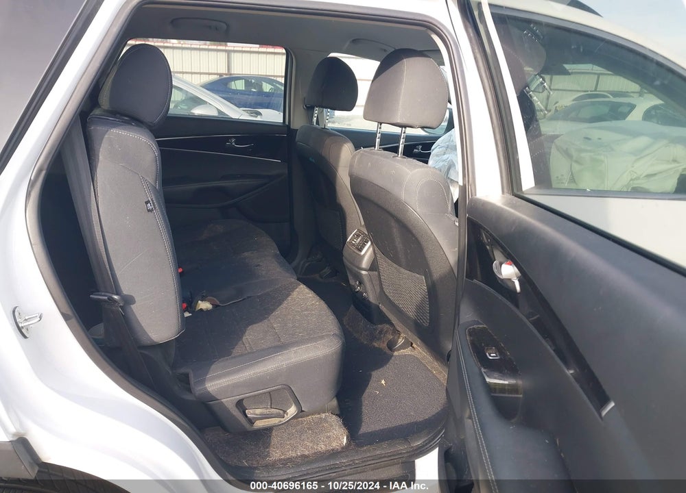2019 KIA SORENTO 3.3L S VIN: 5XYPGDA59KG585699