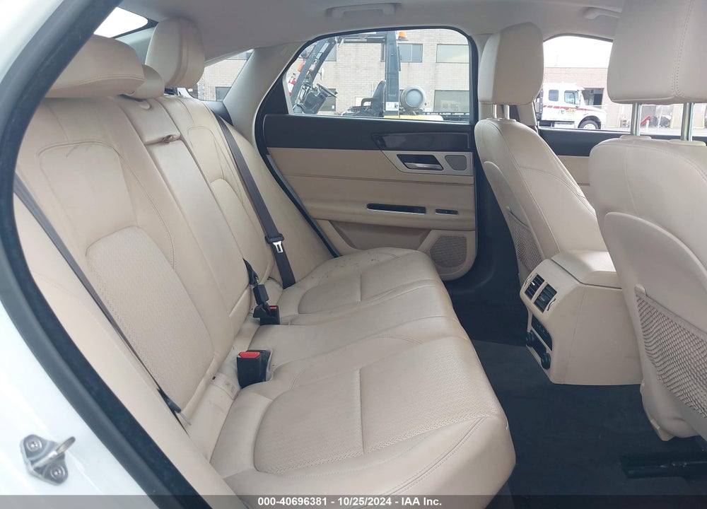 2016 JAGUAR XF 35T PRESTIGE VIN: SAJBE4BV4GCY14446