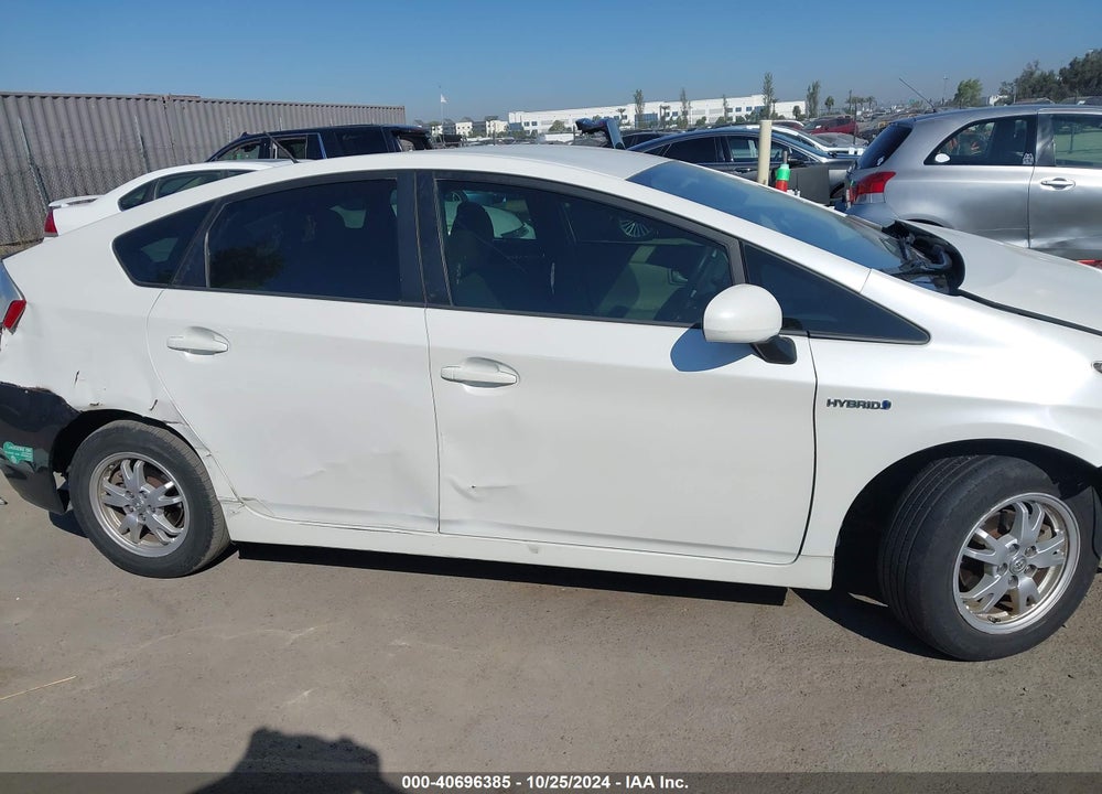 2011 TOYOTA PRIUS TWO VIN: JTDKN3DU3B0270254