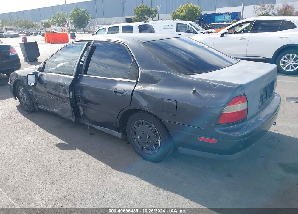 1995 HONDA ACCORD LX/EX VIN: 1HGCD5638SA081862