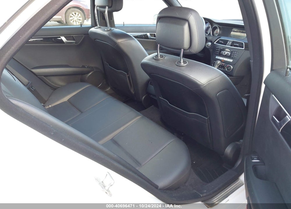 2013 MERCEDES-BENZ C 350 SPORT VIN: WDDGF5HB3DG105070