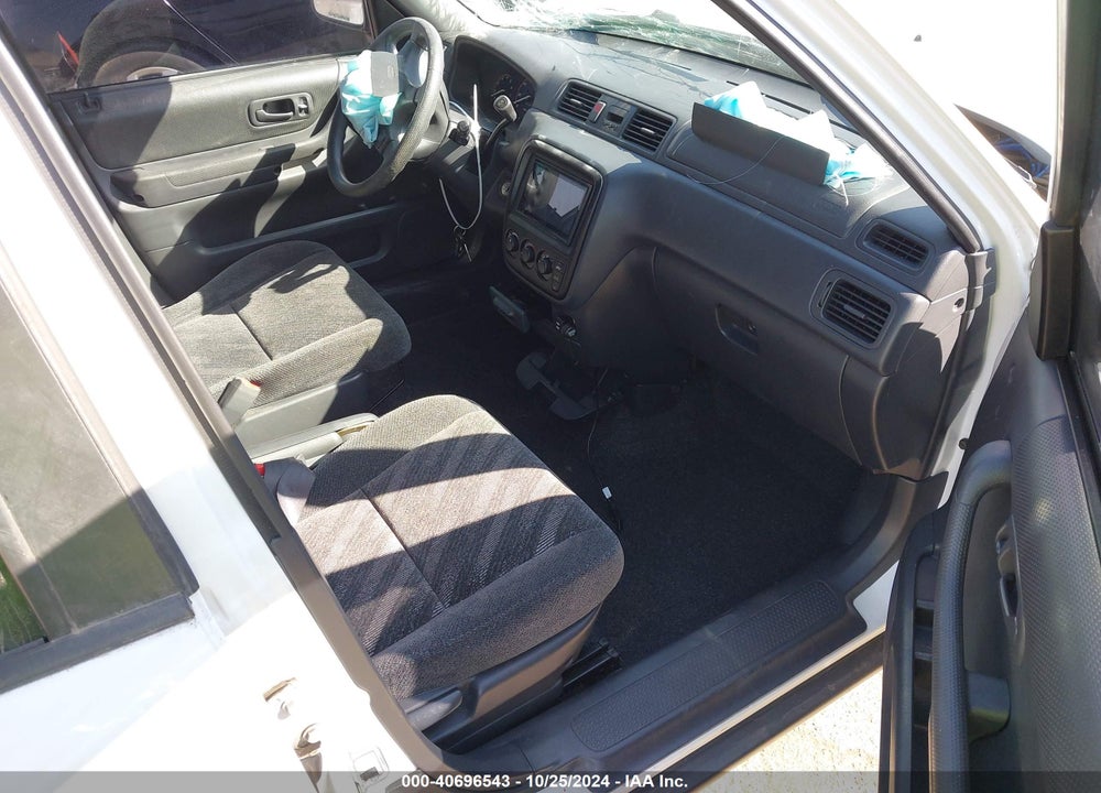 2000 HONDA CR-V LX VIN: JHLRD2843YS000852