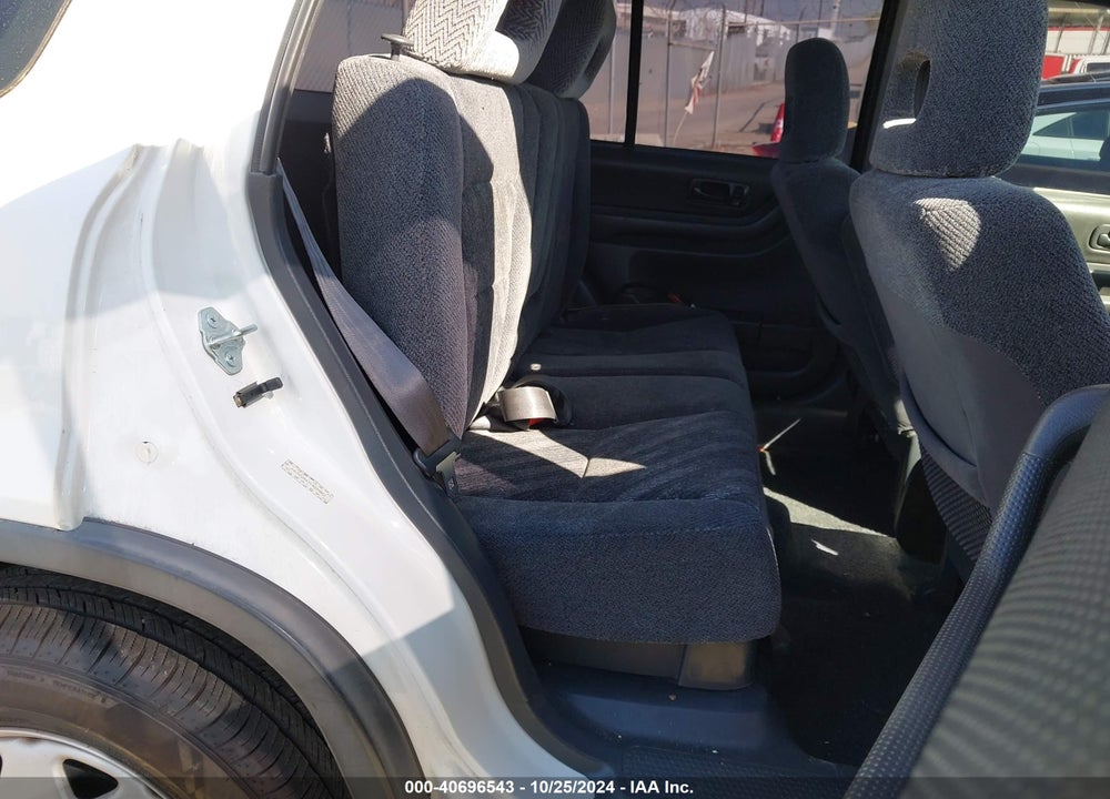 2000 HONDA CR-V LX VIN: JHLRD2843YS000852