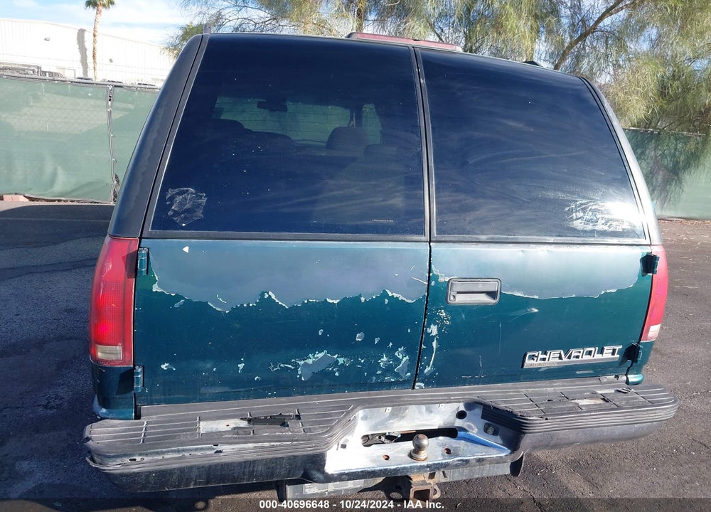 1996 CHEVROLET SUBURBAN C1500 VIN: 3GNEC16R9TG107368