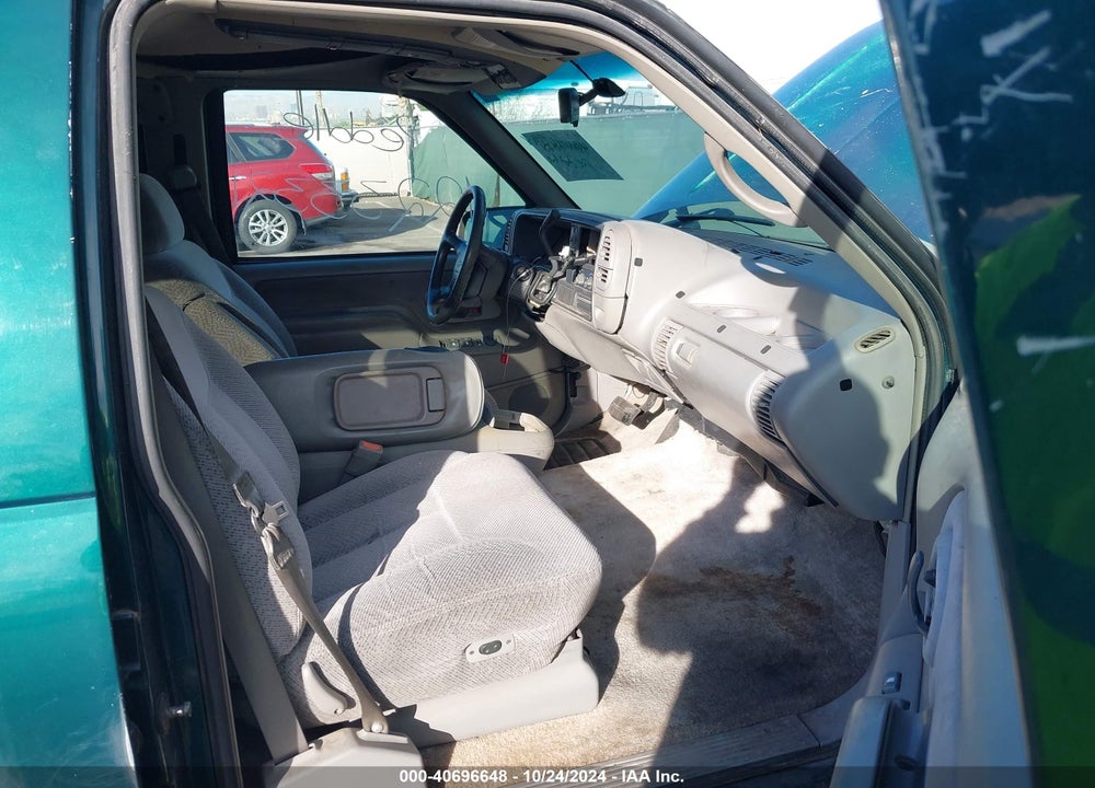 1996 CHEVROLET SUBURBAN C1500 VIN: 3GNEC16R9TG107368