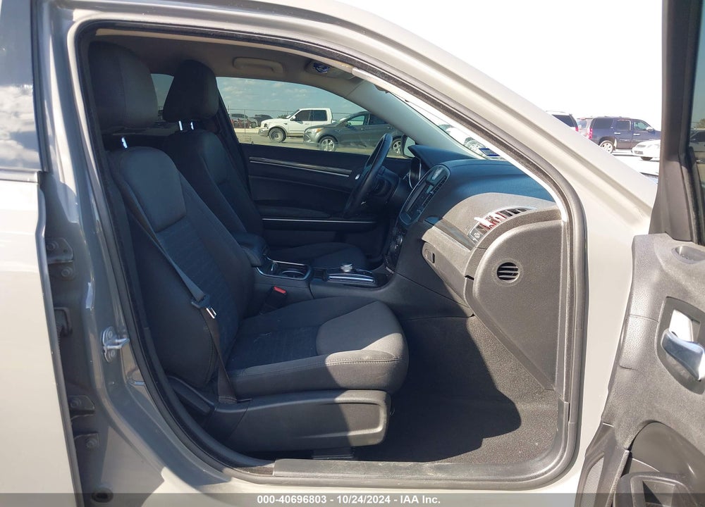 2019 CHRYSLER 300 TOURING VIN: 2C3CCAAG9KH610228