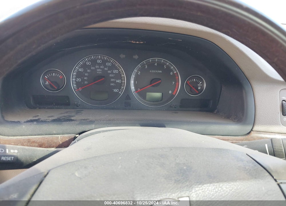 2005 VOLVO S80 2.5T VIN: YV1TS592351395229