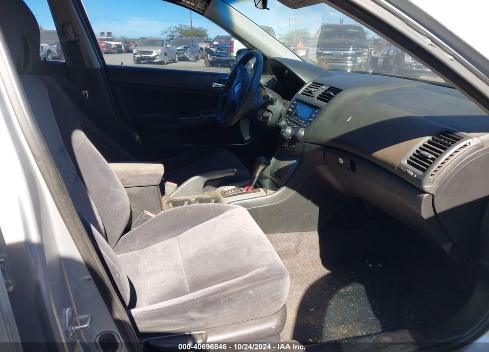 2004 HONDA ACCORD 2.4 EX VIN: JHMCM566X4C021855