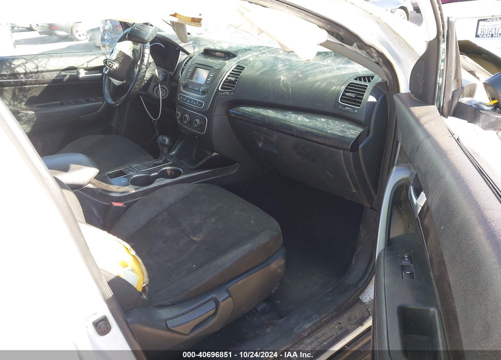2014 KIA SORENTO LX VIN: 5XYKTCA63EG451087