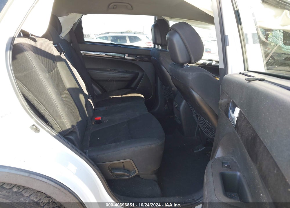 2014 KIA SORENTO LX VIN: 5XYKTCA63EG451087