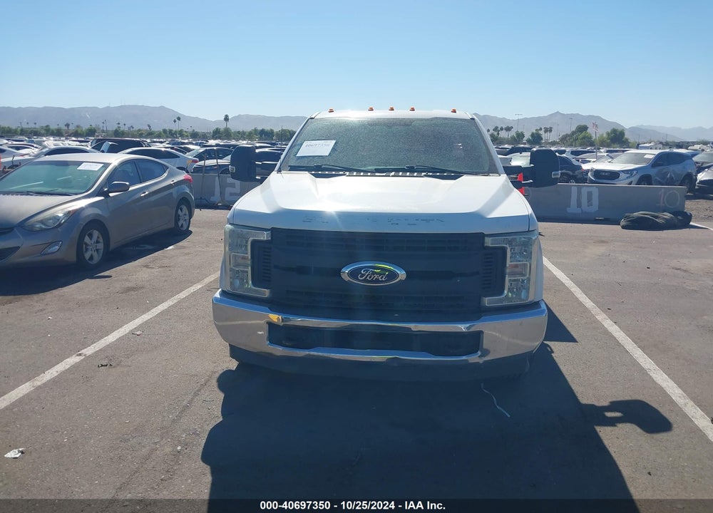 2017 FORD F-350 CHASSIS XL VIN: 1FDRF3G62HEC16931