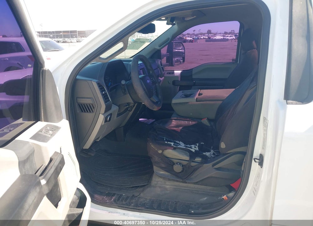 2017 FORD F-350 CHASSIS XL VIN: 1FDRF3G62HEC16931