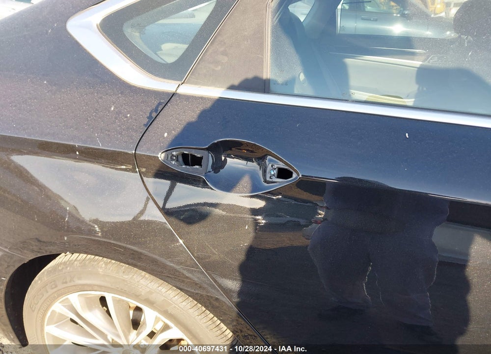 2015 HYUNDAI GENESIS VIN: KMHGN4JE5FU039746