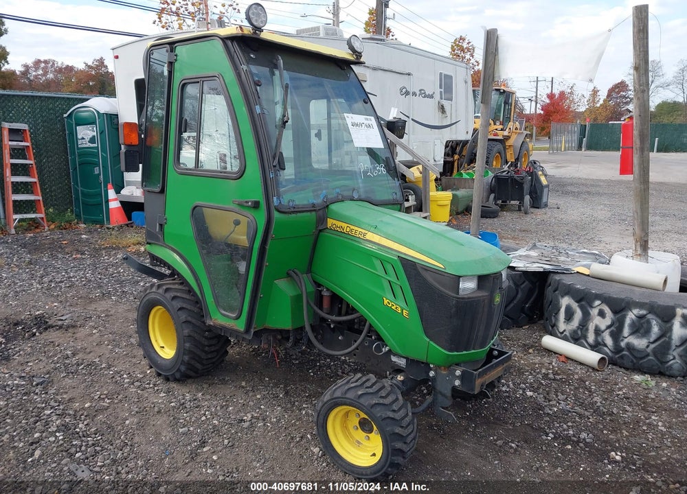 2014 JOHN DEERE 1023E VIN: 1LV1023ECEH415136