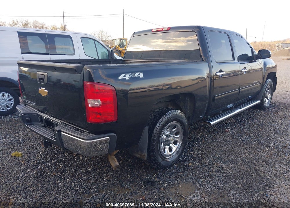 2011 CHEVROLET SILVERADO 1500 LS VIN: 3GCPKREA7BG370097