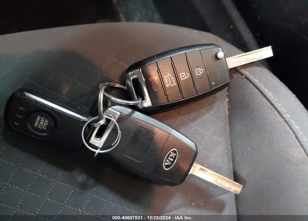 2018 KIA SORENTO 2.4L LX VIN: 5XYPGDA35JG347216