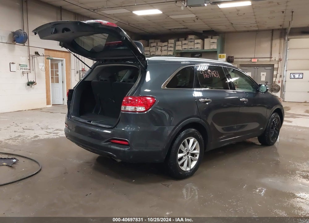 2018 KIA SORENTO 2.4L LX VIN: 5XYPGDA35JG347216