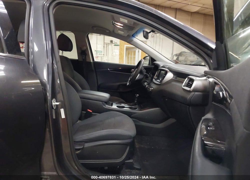 2018 KIA SORENTO 2.4L LX VIN: 5XYPGDA35JG347216