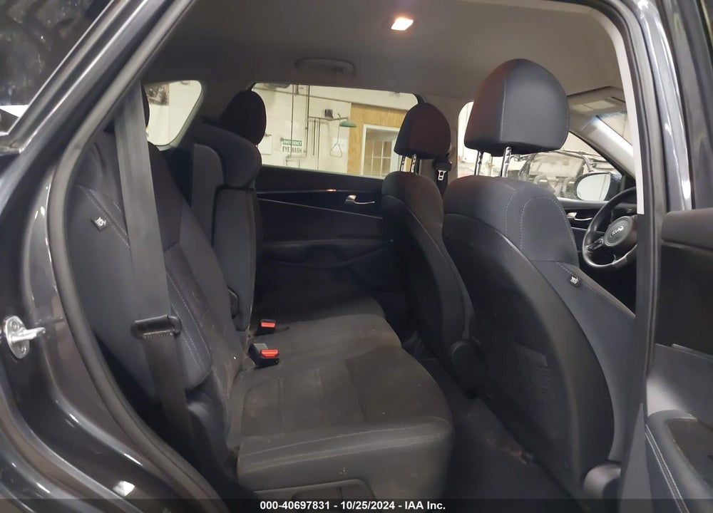 2018 KIA SORENTO 2.4L LX VIN: 5XYPGDA35JG347216