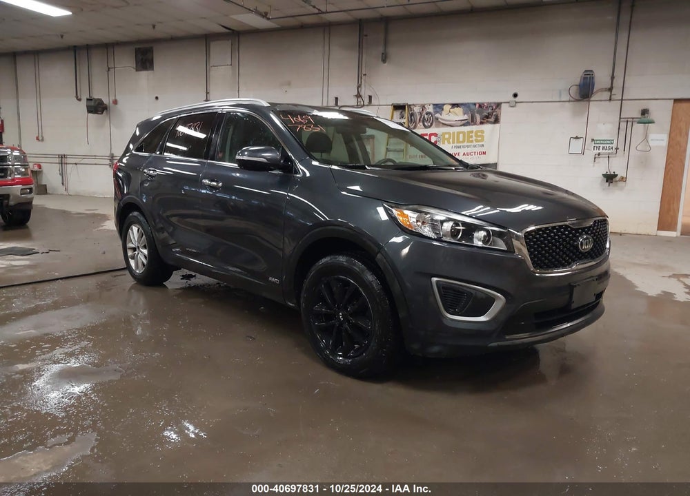 2018 KIA SORENTO 2.4L LX VIN: 5XYPGDA35JG347216