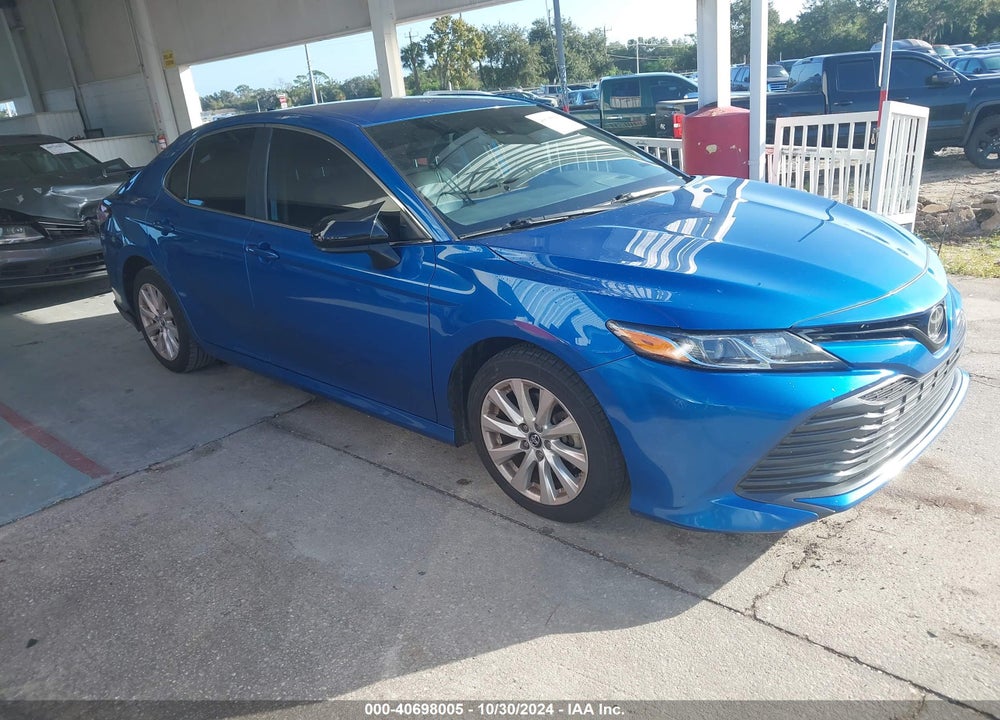2019 TOYOTA CAMRY LE VIN: 4T1B11HK8KU264284