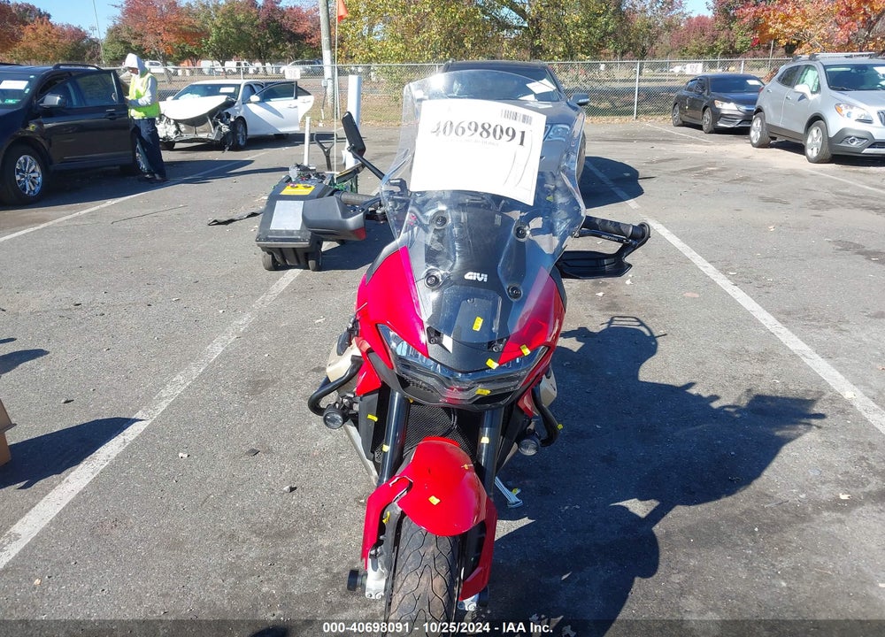 2023 MOTO GUZZI V100 MANDELLO VIN: ZGUMGUA04PM000019