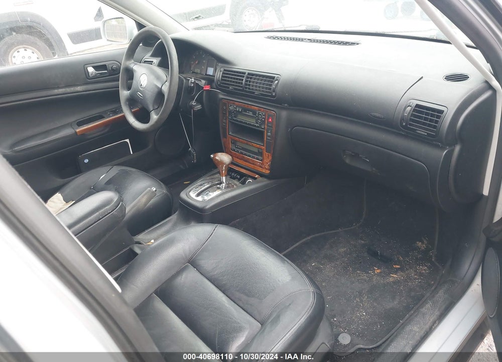 2000 VOLKSWAGEN PASSAT GLX VIN: WVWWH23B1YE390875