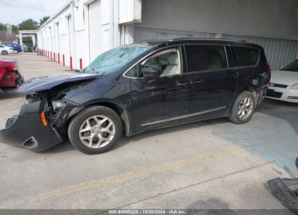 2018 CHRYSLER PACIFICA TOURING L VIN: 2C4RC1BG9JR126637